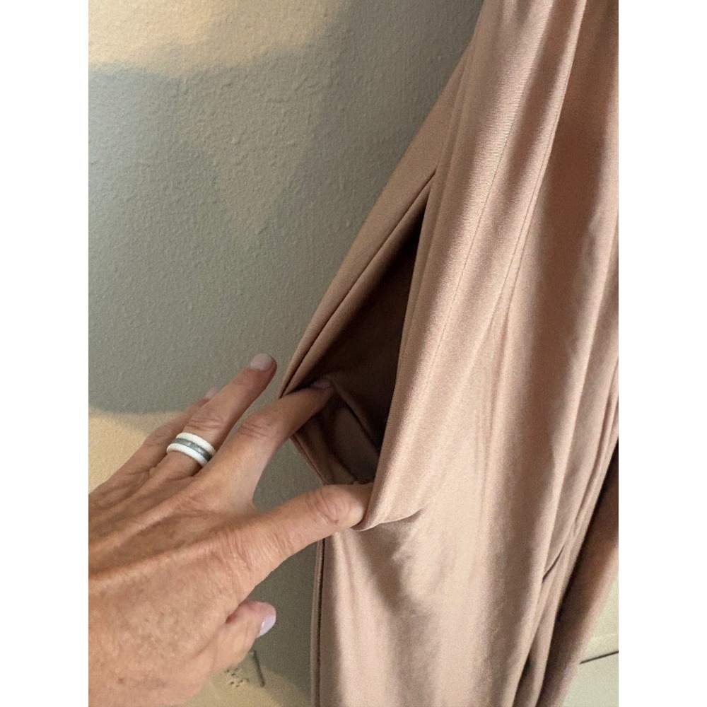 Urban Outfitters Women Rose Gold Satin Very Wide Leg Jumpsuit V-Neck. Pockets Sm - Picture 4 of 8